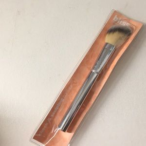Makeup brush